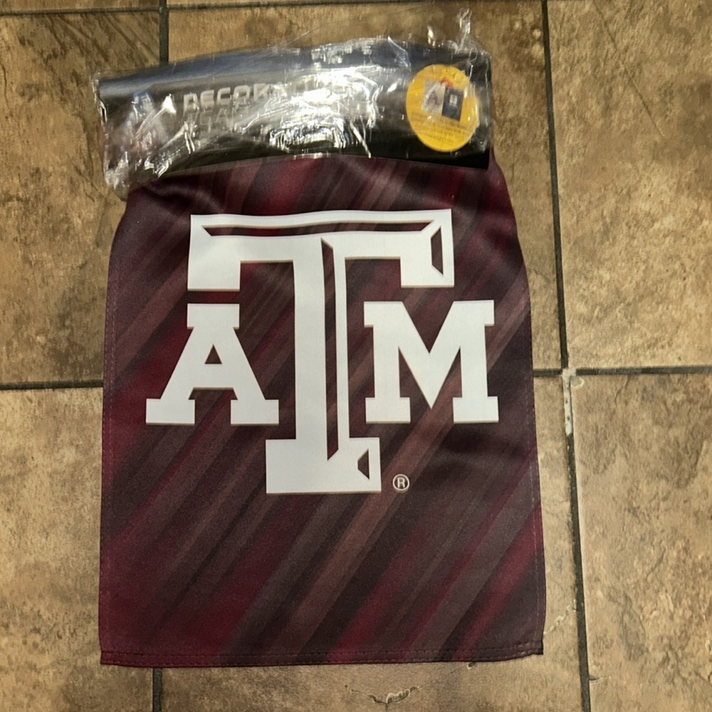 NIP Texas A&M University Garden Flag
